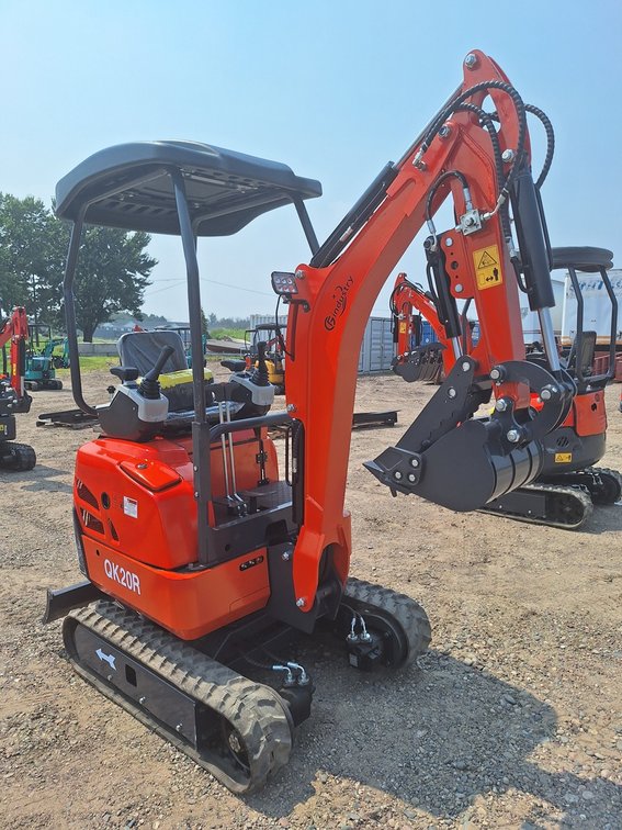 2025 CFG Mini Excavator, Model QK20R, Serial QK20R202505250239, RATO, 23HP, 16.8KW, Gasoline Engine with EPA, Bkt, 2 Cylinders, Side Swing, Unused