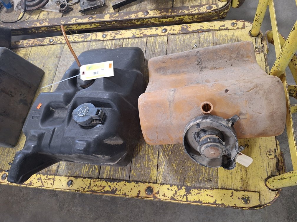 2 Gas Tanks