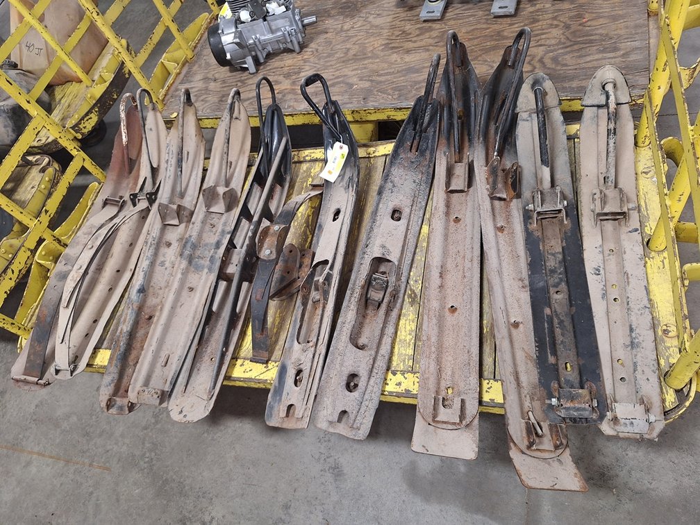 Assorted Skis