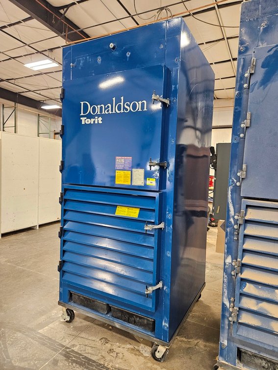 Donaldson Torit Dust Collector on Wheels, Model DWS4, Serial 2100268, 208-460V, 3 PH