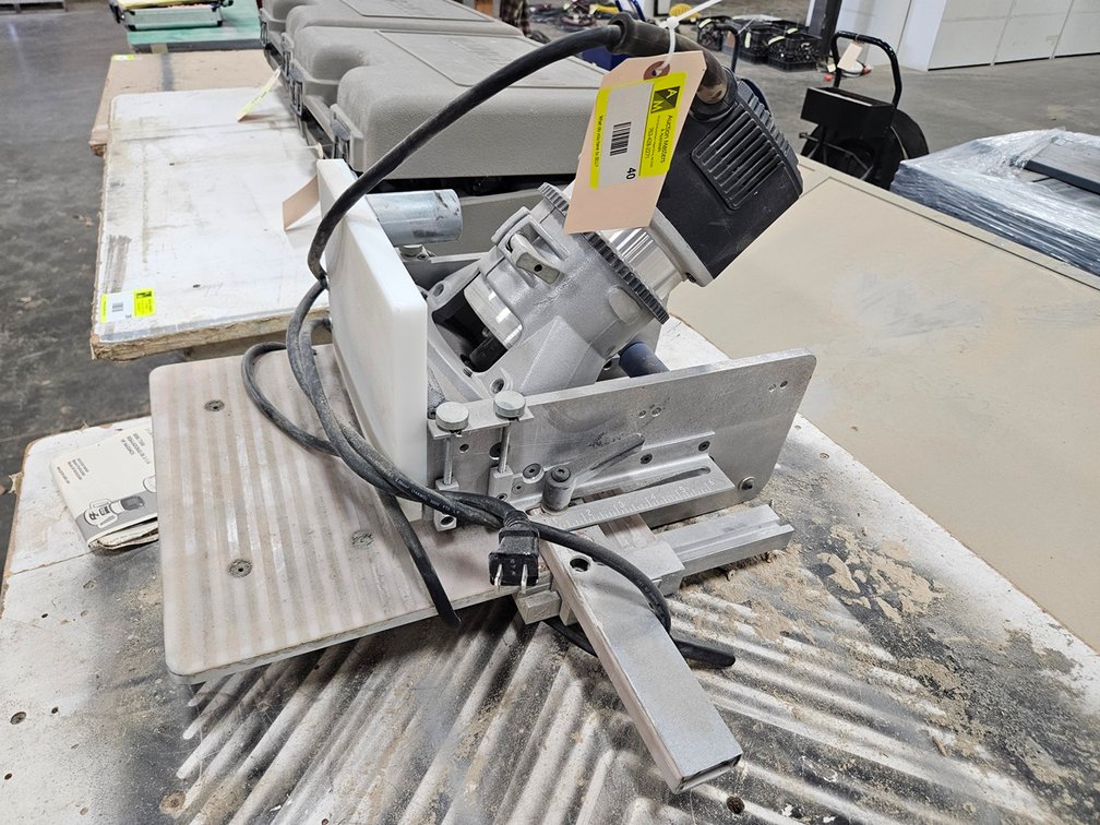 Porter Cable Router, Model 7519EC with Adjustable Jig