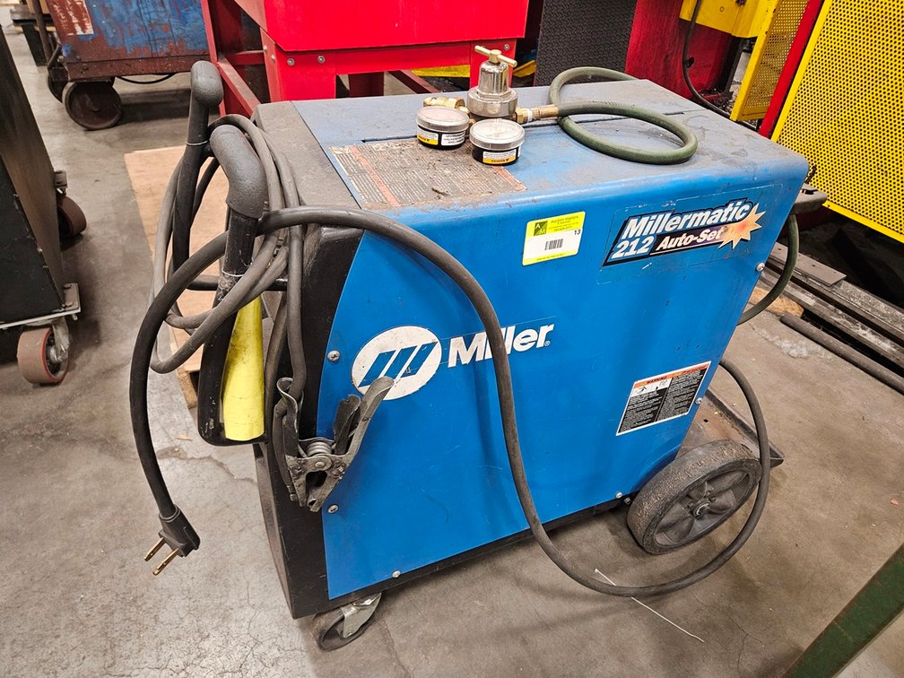 Millermatic 212 Auto-Set Welder on Wheels, Stock #907405, Serial ME092713N, 200/230V, 1 PH