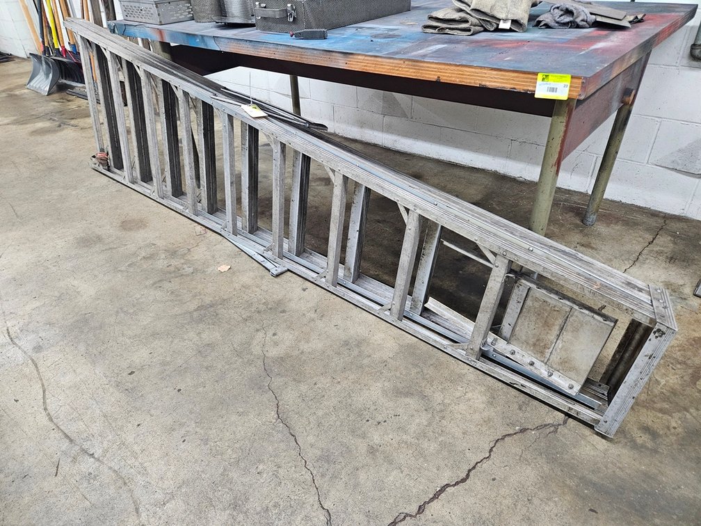 Aluminum 10' Step Ladder