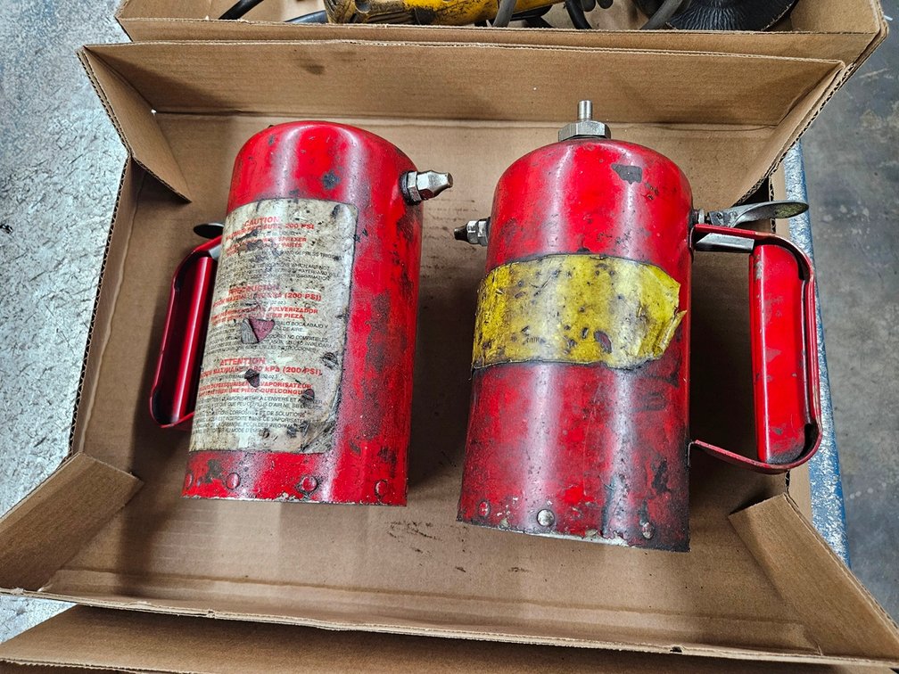 2 Fluid Canisters