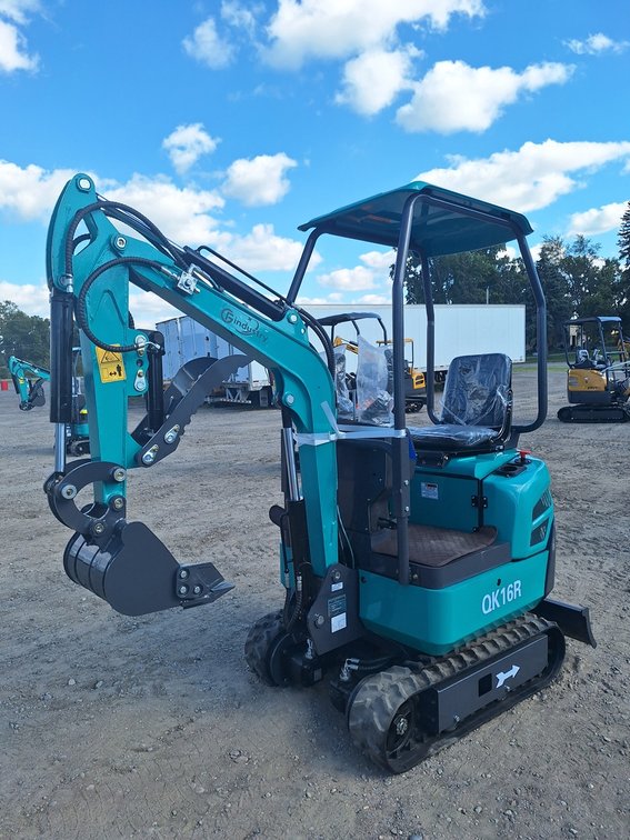 2025 CFG Mini Excavator, Model QK16R, Serial QK16R202505230661, RATO, 15HP, Bkt, Hydraulic Thumb, Front Fill Blade, Gasoline Engine with EPA, Unused