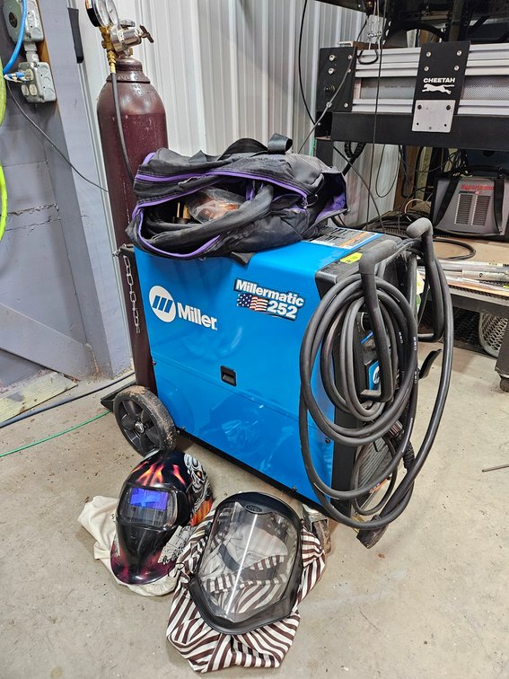 Miller Millermatic 252 Mig Welder on Wheels, 220V, 1 PH, Aluminum Spool Gun, Face Sheild, Helmet and Related