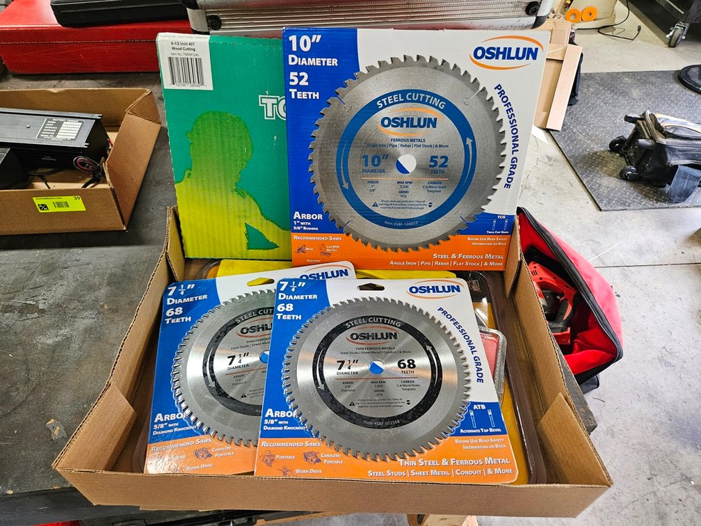 Assorted 7.25" to 10" Saw Blades