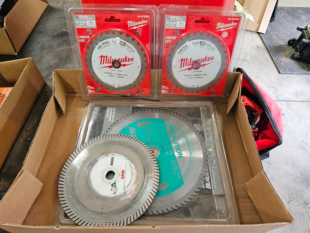 Assorted 5 3/8" to 9" Saw Blades