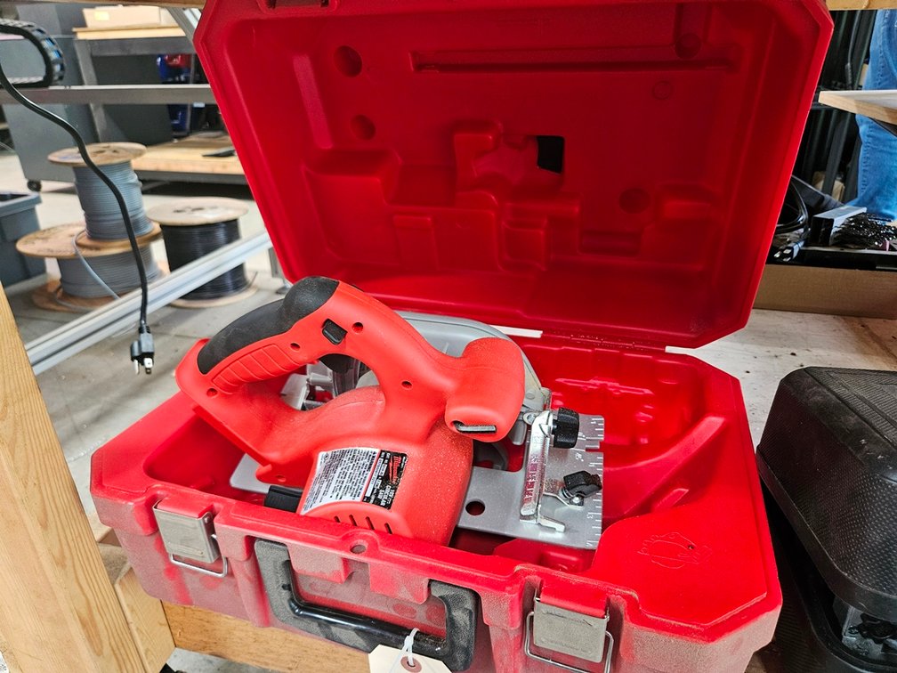 Milwaukee 18" Circular Saw, Cat. #5318-20 with Case (Tool Only)