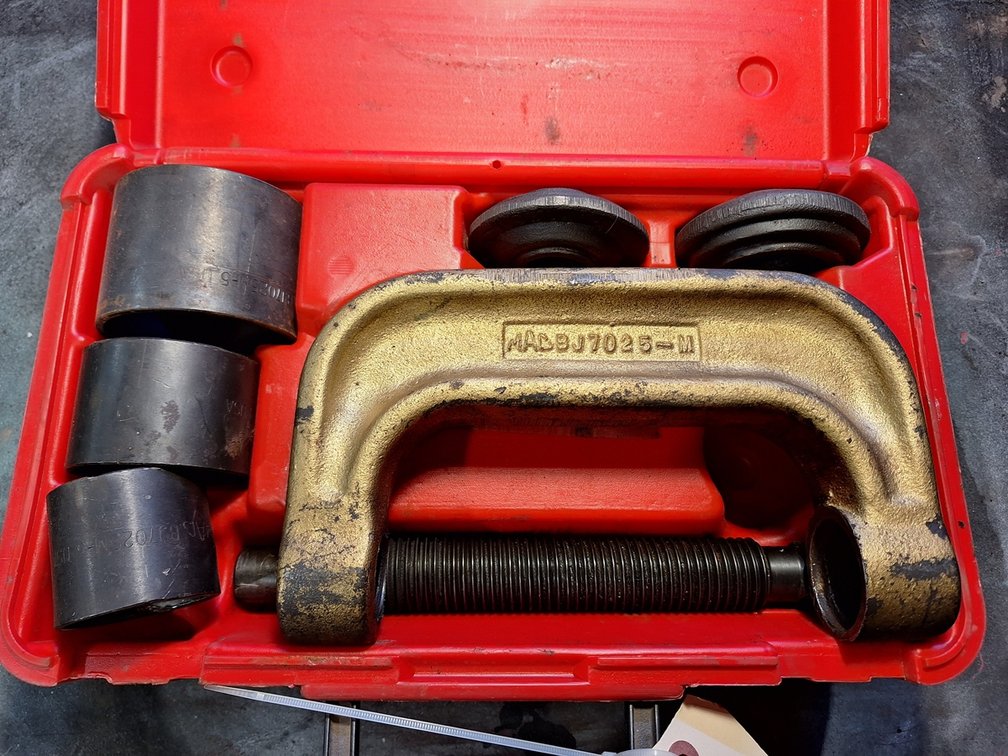 Mac Ball and U-Joint Press
