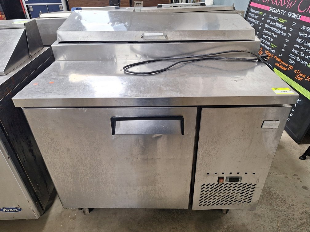 Saturn Pizza Prep Table Refrigerator, Model FBPT44, 44"x33"x44"