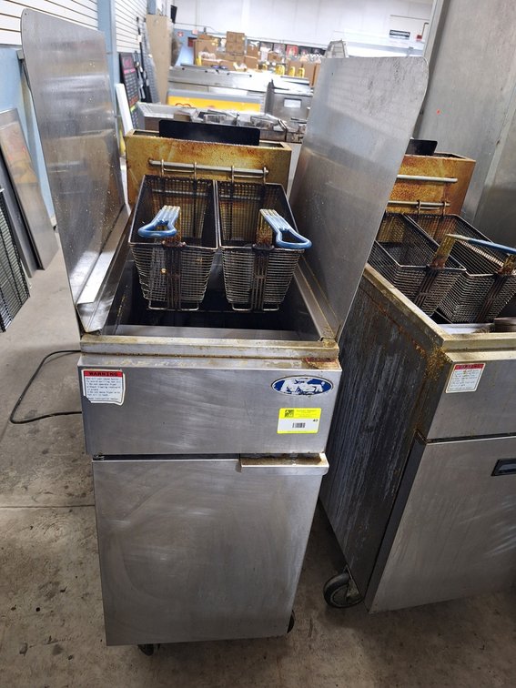 Atosa Commercial Fryer, 15.5"x33.5"x43"