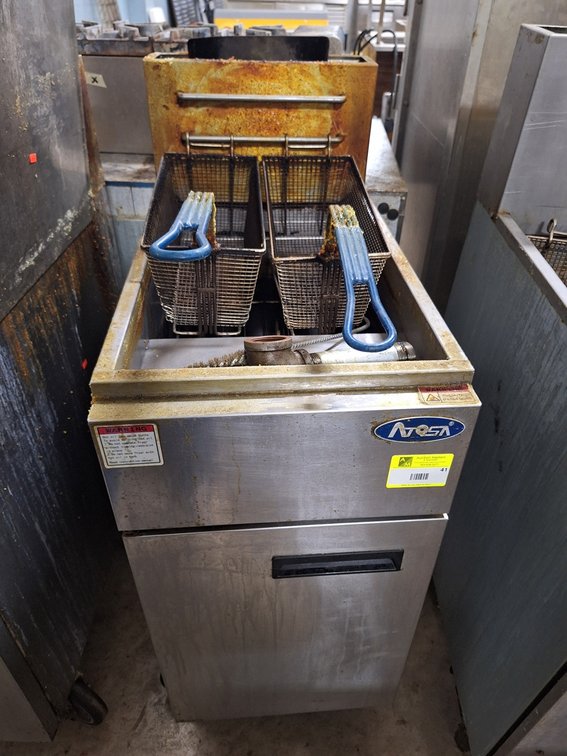 Atosa Commercial Fryer, 15.5"x33.5"x43"
