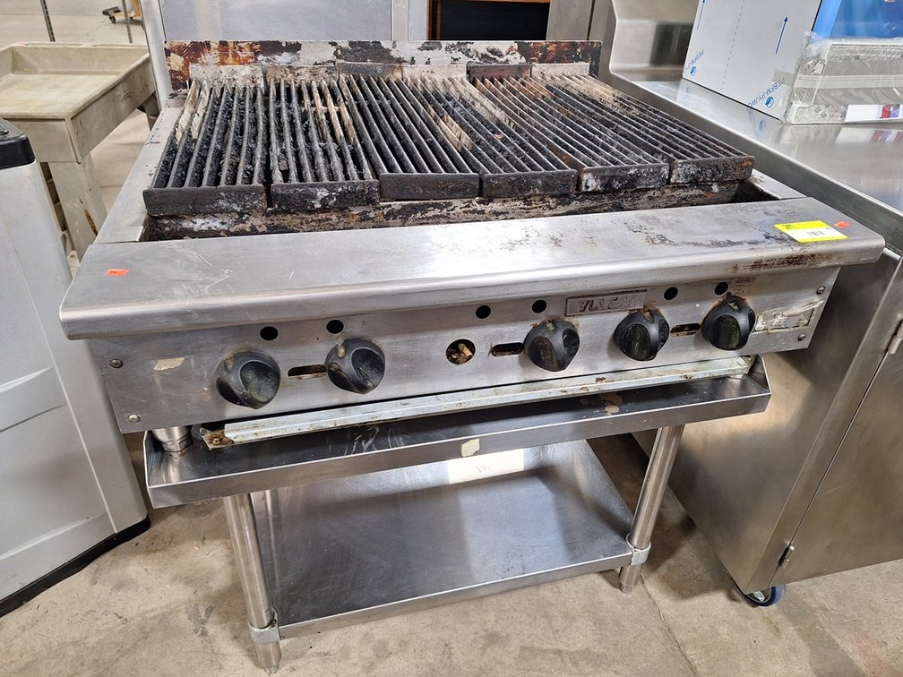 Vulcan Commercial Broiler with SS Table, Model VACB36N-21, 36"x36.25"x39.25"