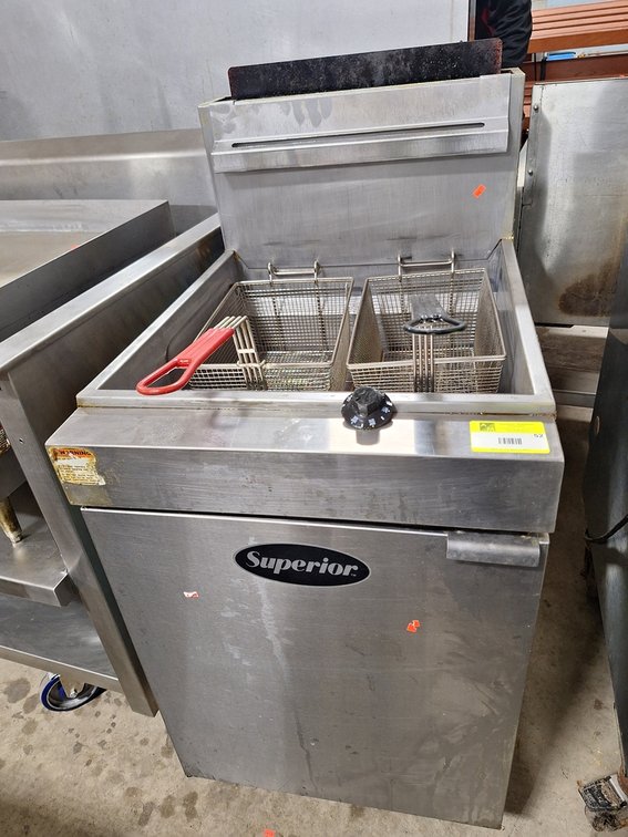 Superior Commercial Fryer, Model LG 500, 21"x29.5"x44.75"
