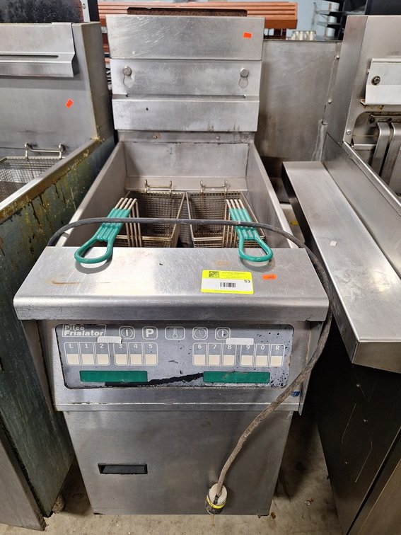 Pitco Frialator Commercial Fryer, 15.75"x34.25"x45.25"