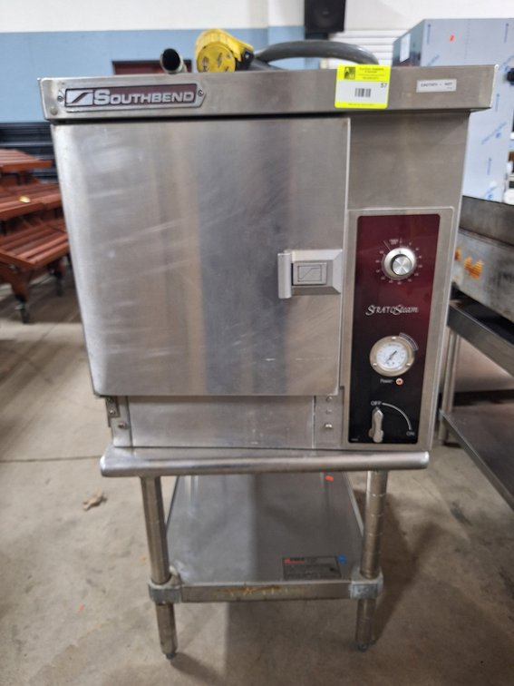 Southbend Strato Steam Commercial Steamer 24"x29.25"x25.75" with SS 2-Tier Table 24"x30"x28", Model STRE-5C
