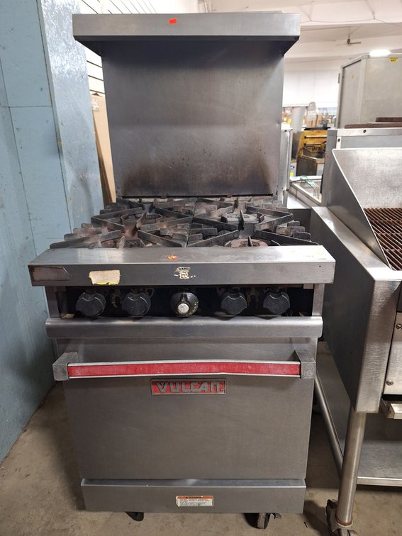 Vulcan Commercial Stove with Oven, 24"x33"x59.75"