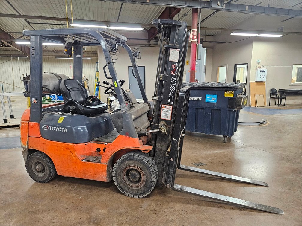 Toyota LP Forklift, Model 7FGU15, 2500 Lb. Capacity, 21006 Hours on Meter, Tilt, Side Shift, 48" Forks, Tank NOT Included