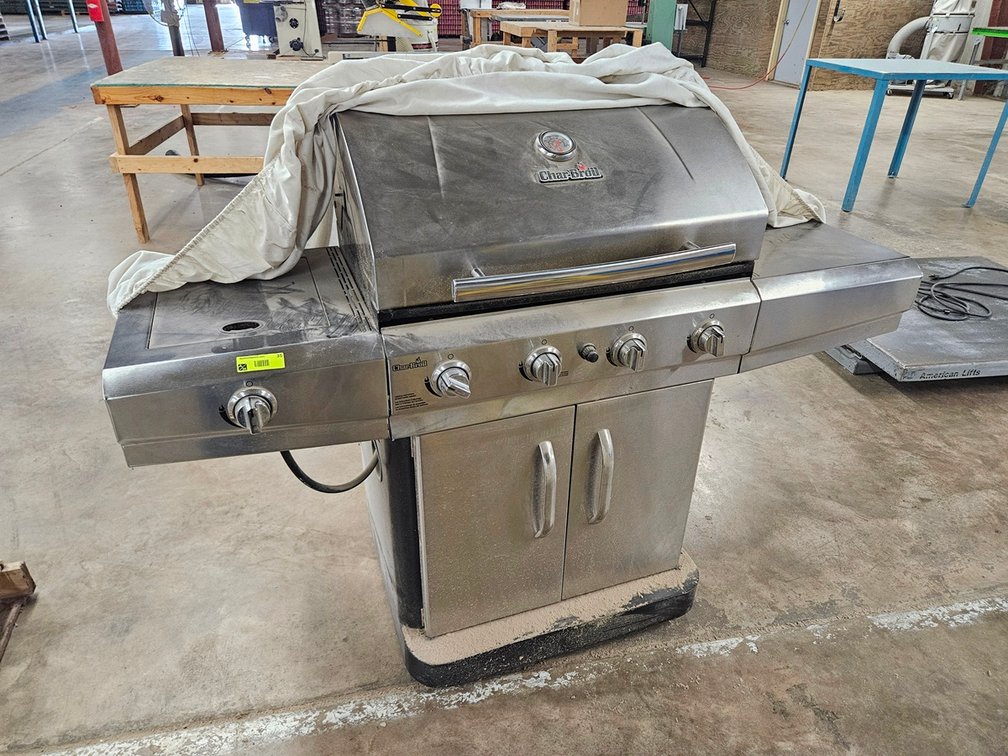Char-Broil Gas Grill with LP Tank