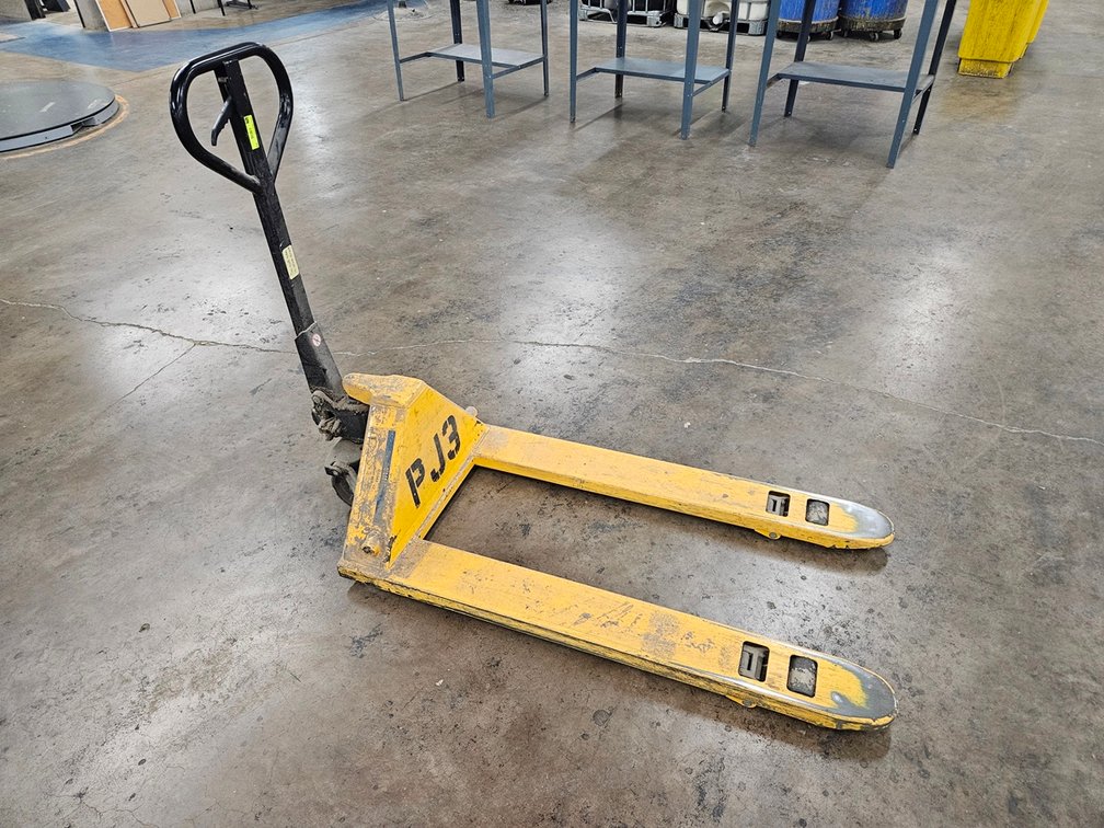Uline H-1043 Pallet Jack