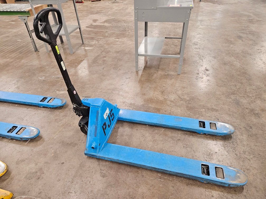 Uline H-1483 5500 Lb. Pallet Jack
