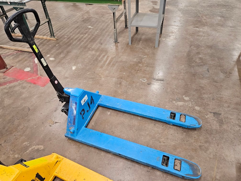 Uline H-1483 5500 Lb. Pallet Jack