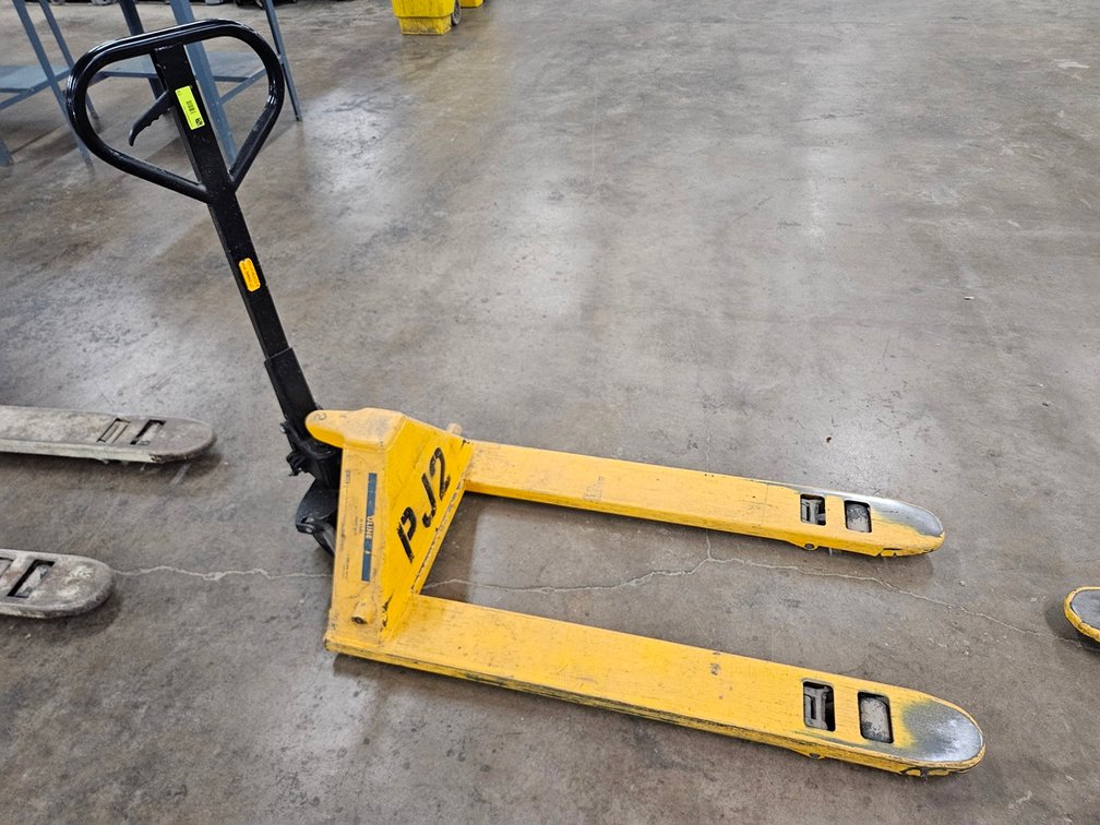 Uline H-1043 Pallet Jack
