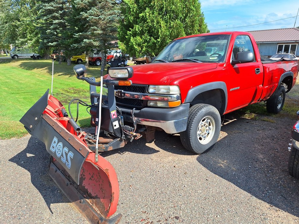 2002 Chevy Silverado 2500 HD Truck with Boss 101" Plow