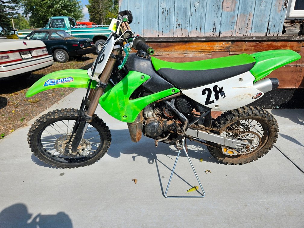 Kawasaki KX100 Motorcycle, VIN JKBKXFAC7BA052034