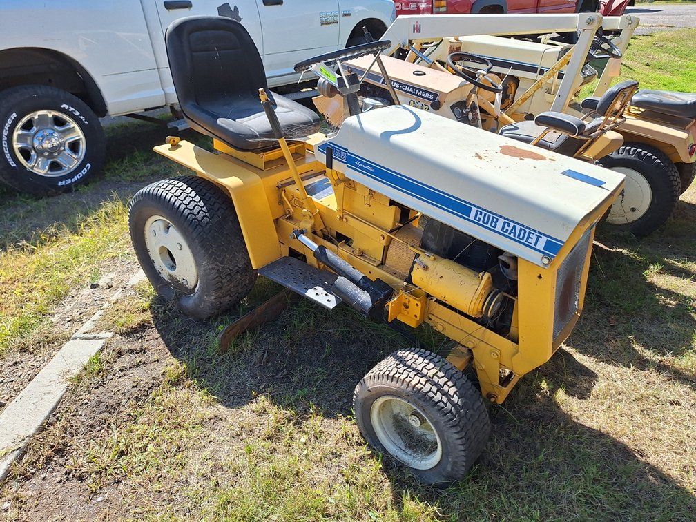 International Cub Cadet 125 Hydrostatic Lawn Tractor with Belly Plow