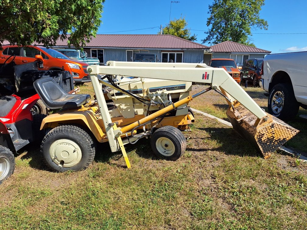 International Cub Cadet 149 Hydrostatic Lawn Tractor with Front Loader