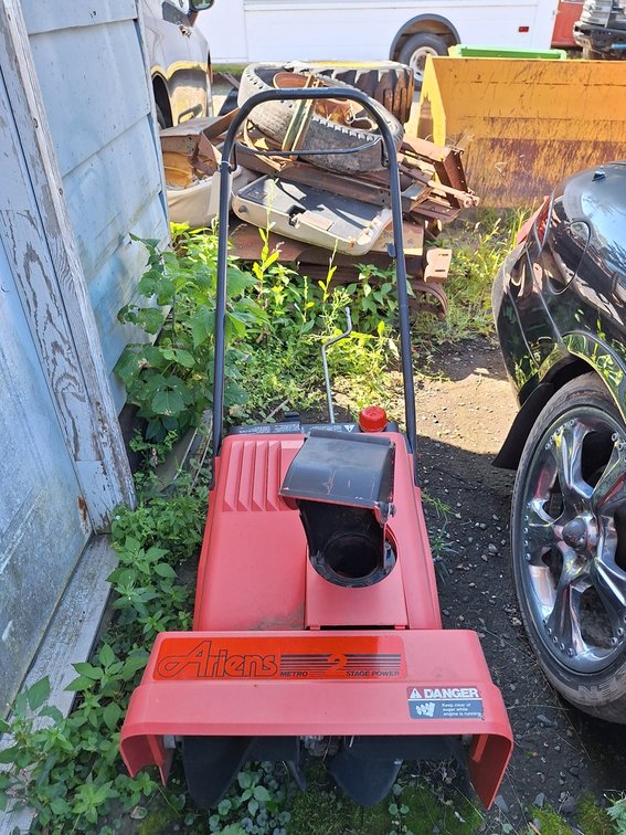 Ariens Metro 2-Stage Snow Blower, Model 937002, Serial 101600, Tecumseh Engine, Has Compression