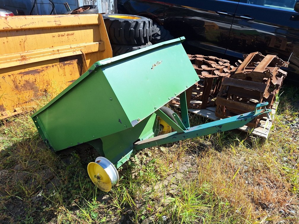 John Deere Garden Tilt Trailer, 30"x38"x12", Missing 1 Tire