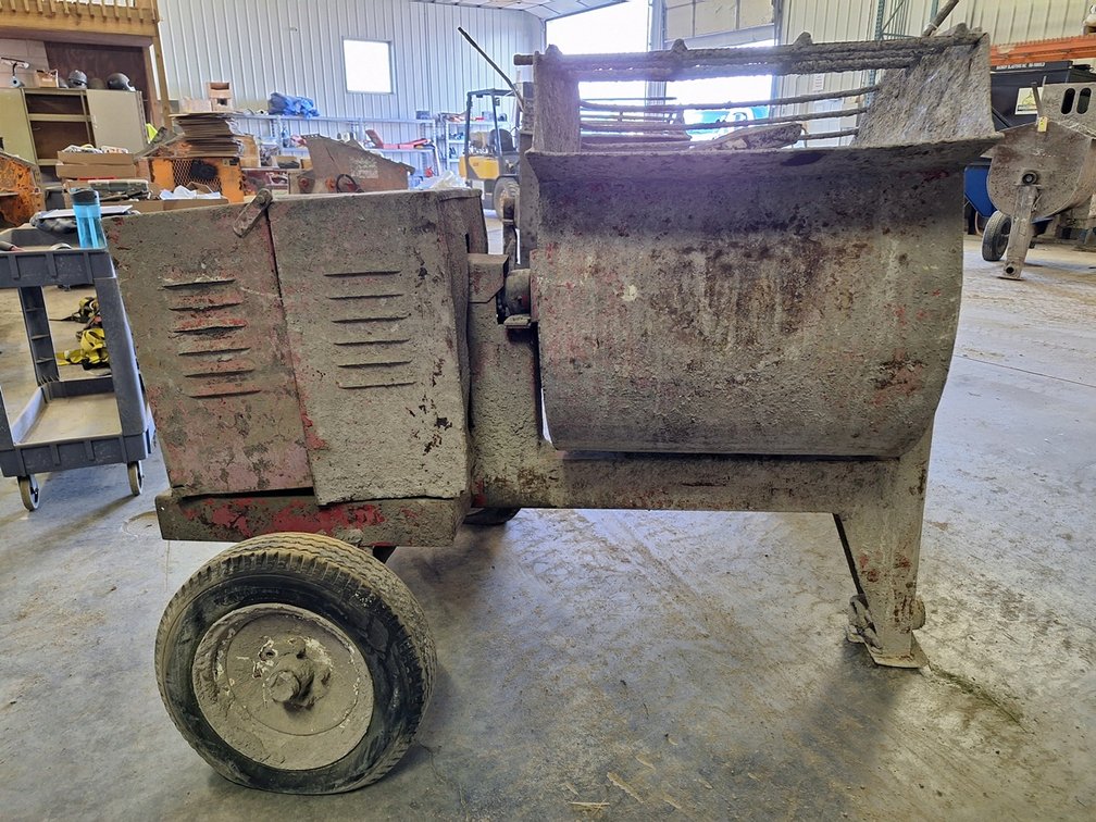 Cement Mixer on Wheels, Gas Engine