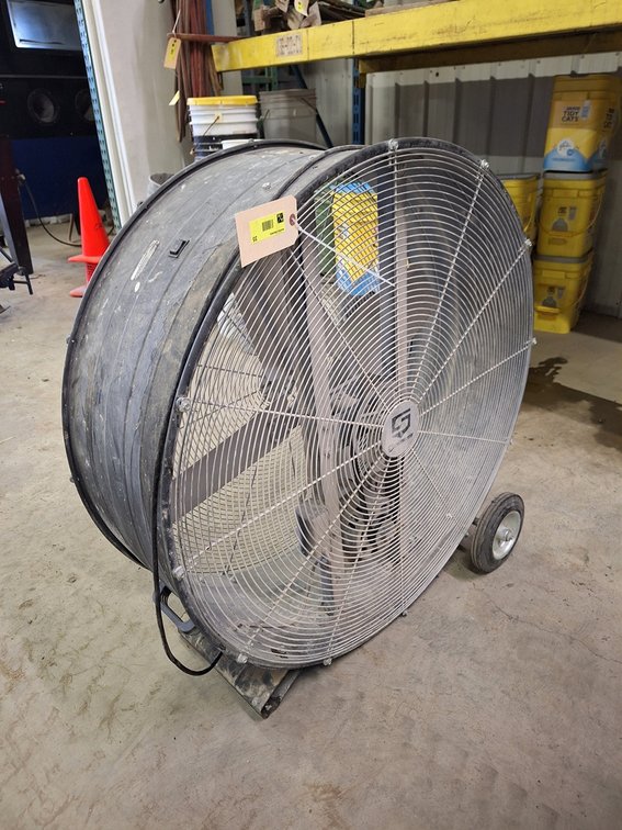Strongway 39" Fan on Wheels