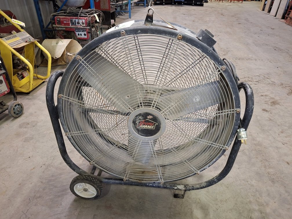 Xtreme Garage 32" Fan on Wheels