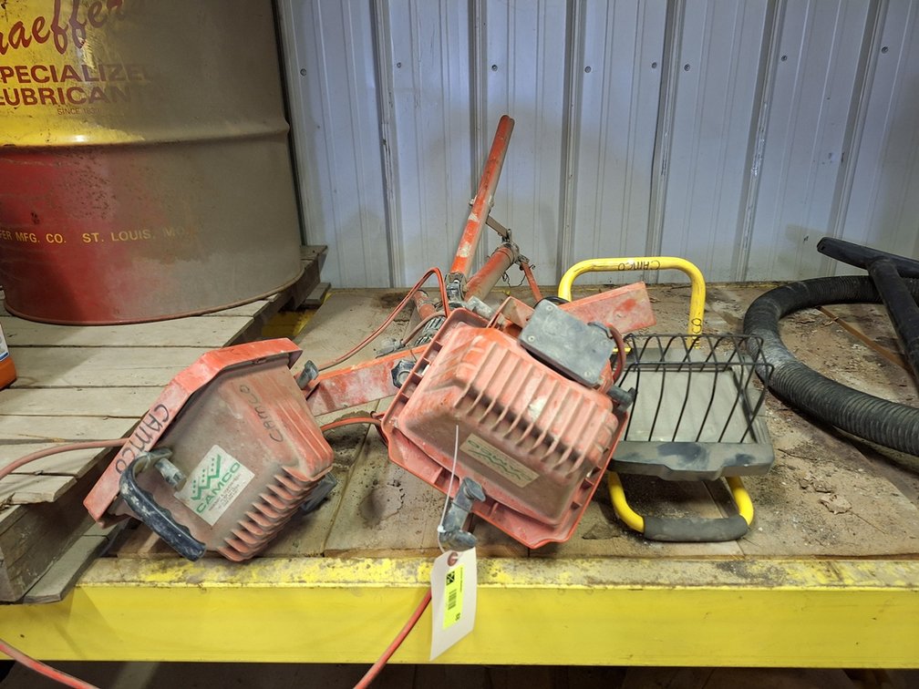 2 Assorted Work Lights