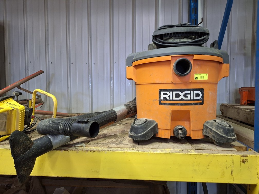 Ridgid Shop Vac on Wheels with Hose