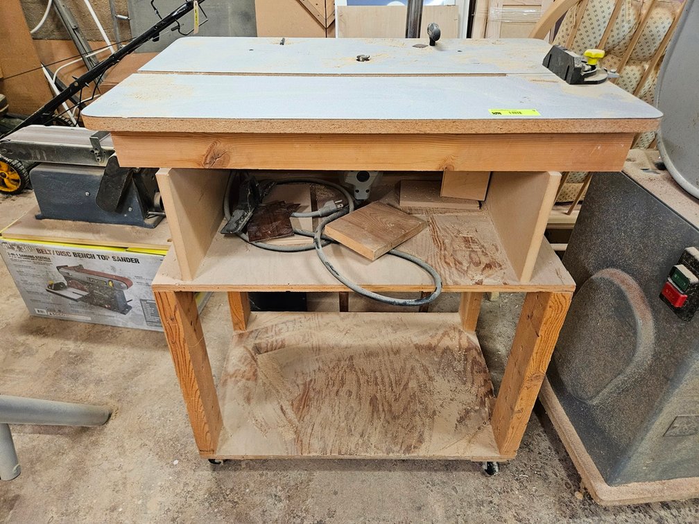 Wood Router Table on Wheels with Stanley Router