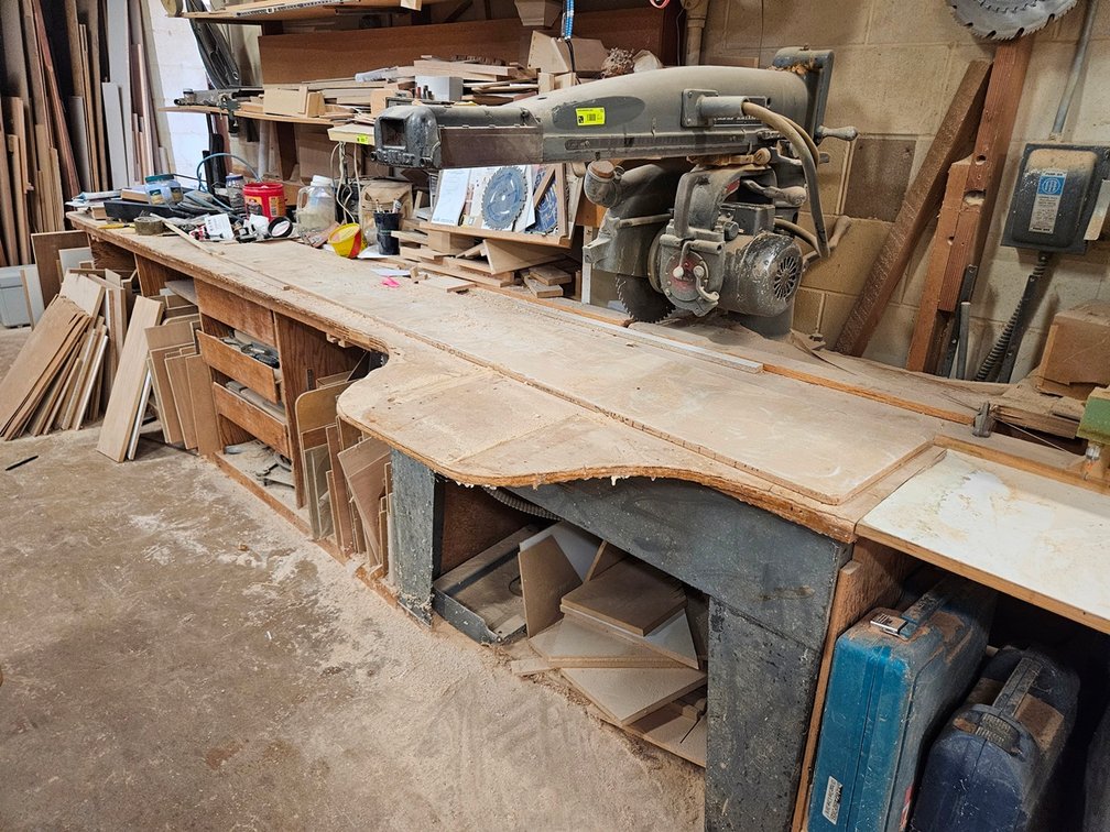 Dewalt 14" Radial Arm Saw with Wood Bench