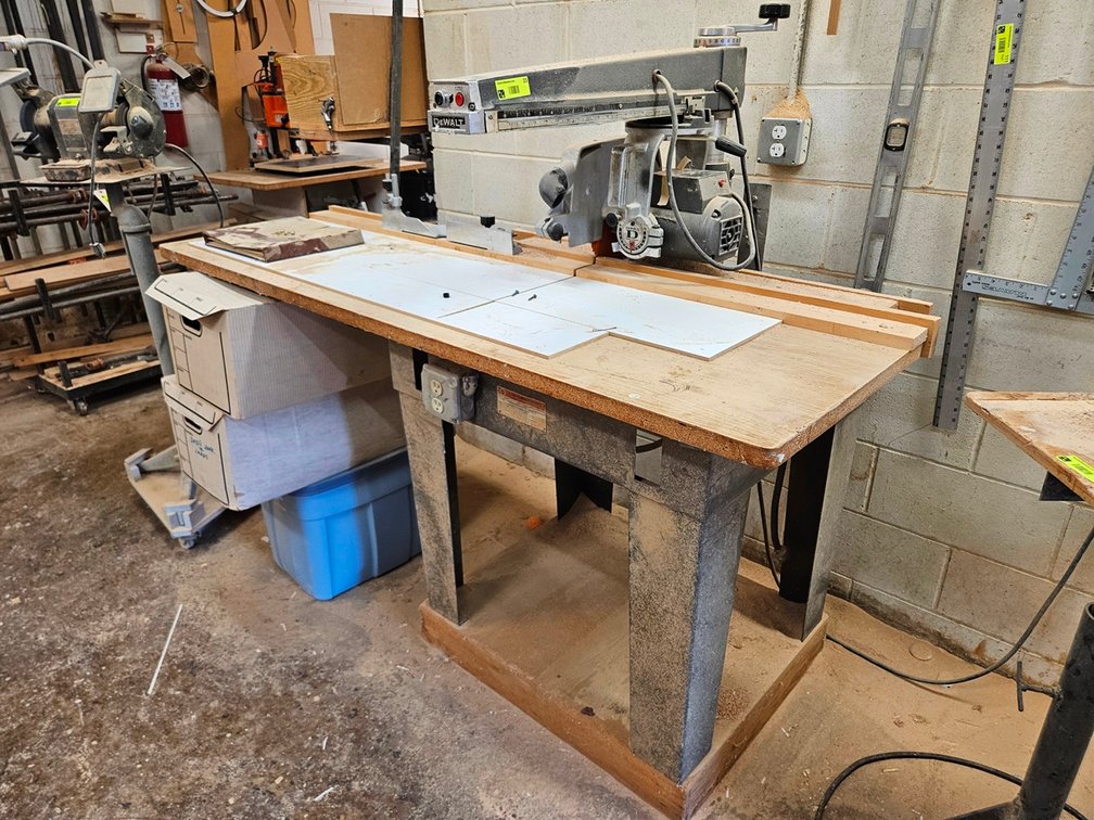 Dewalt/Black & Decker Radial Arm Saw
