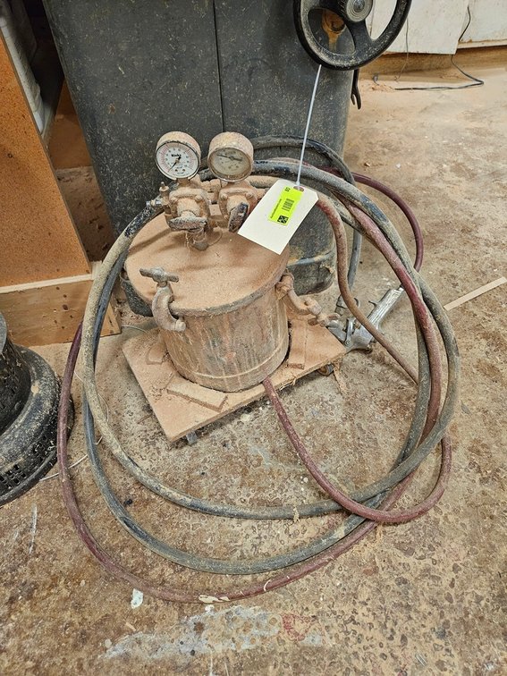 Pressure Tank with Hose and Sprayer
