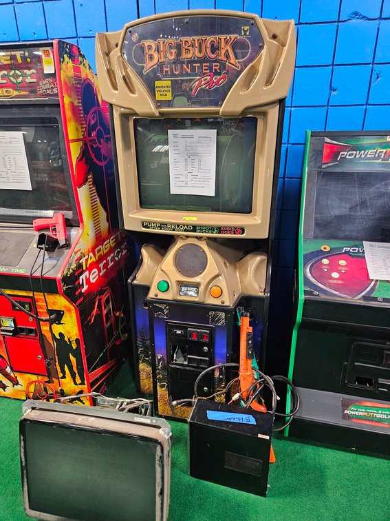 Raw Thrills Big Buck Hunter Pro Video Game, Serial 7366572, Project, Includes Extra TV and CPU