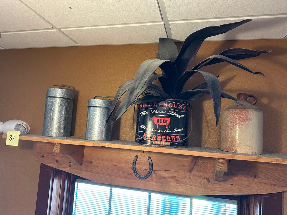 Shelf + 2 canisters + Plant + Jug