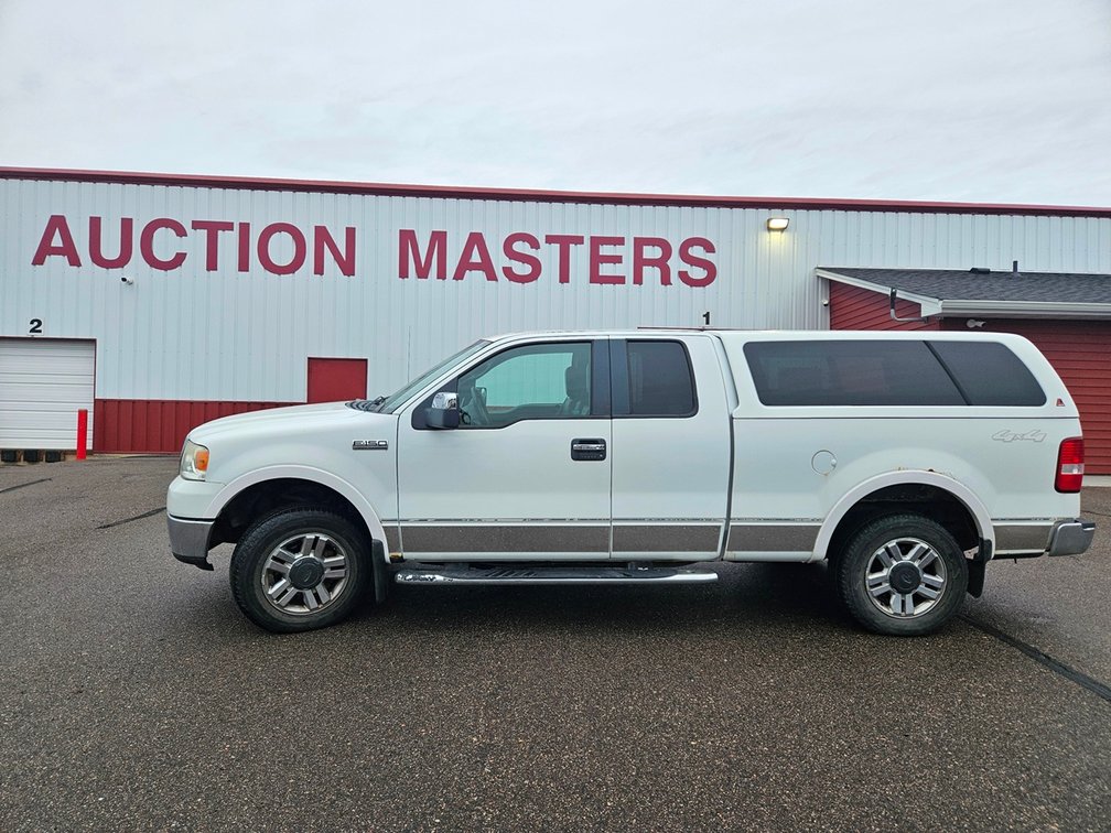 2008 Ford F150 Lariat Truck with Leer Topper