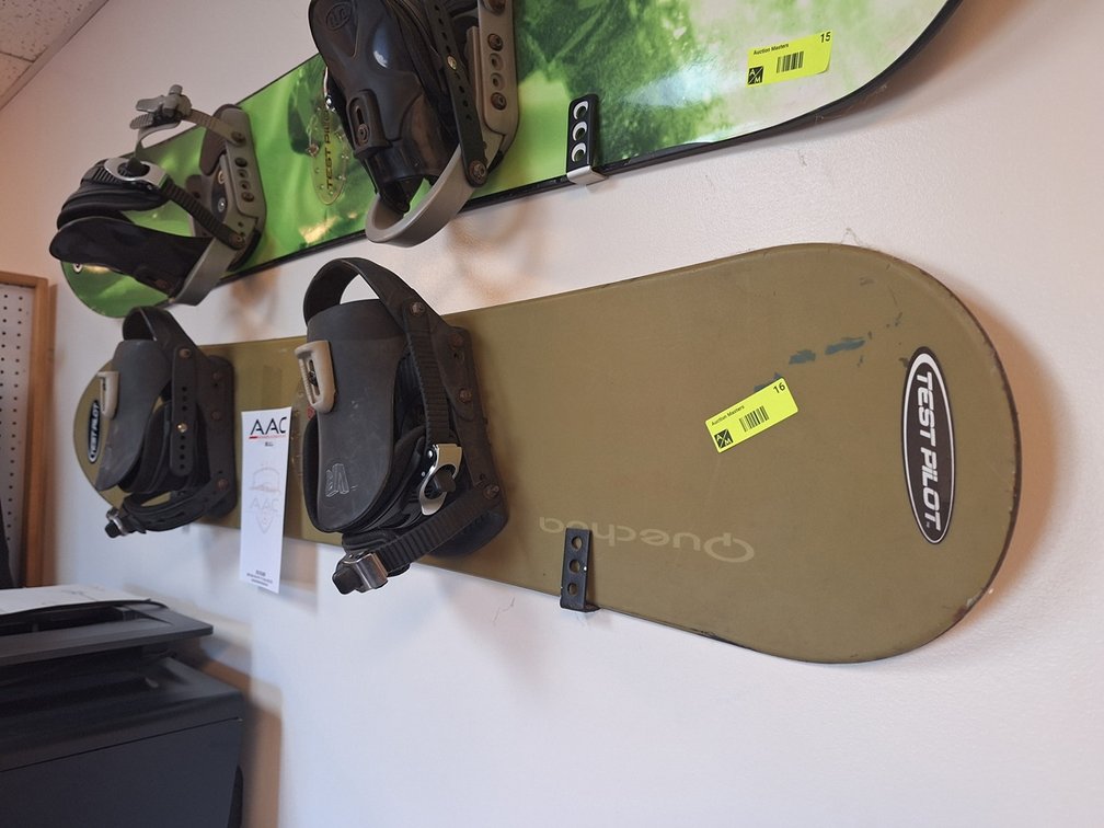 Test Pilot Snowboard