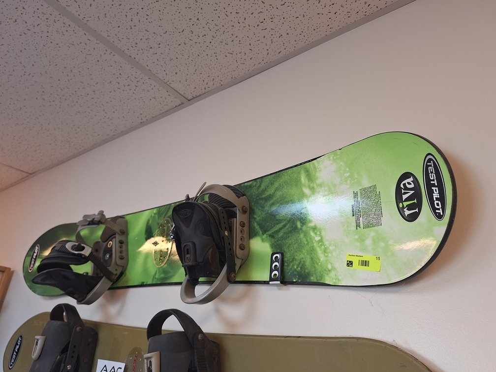 Test Pilot Snowboard