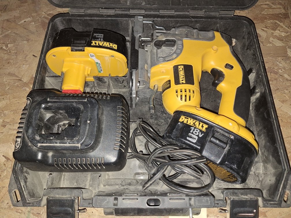 Dewalt 18V Jigsaw, 2 Batteries, Charger