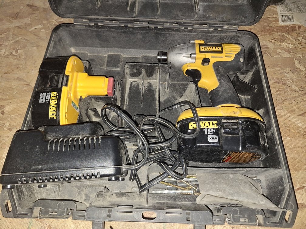 Dewalt 18V Impact Drill, 2 Batteries, Charger